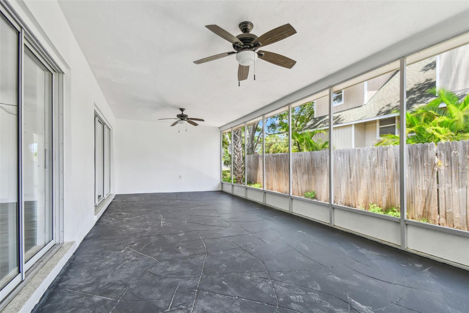 Image 16 of 49 For 695 Sunset Drive
