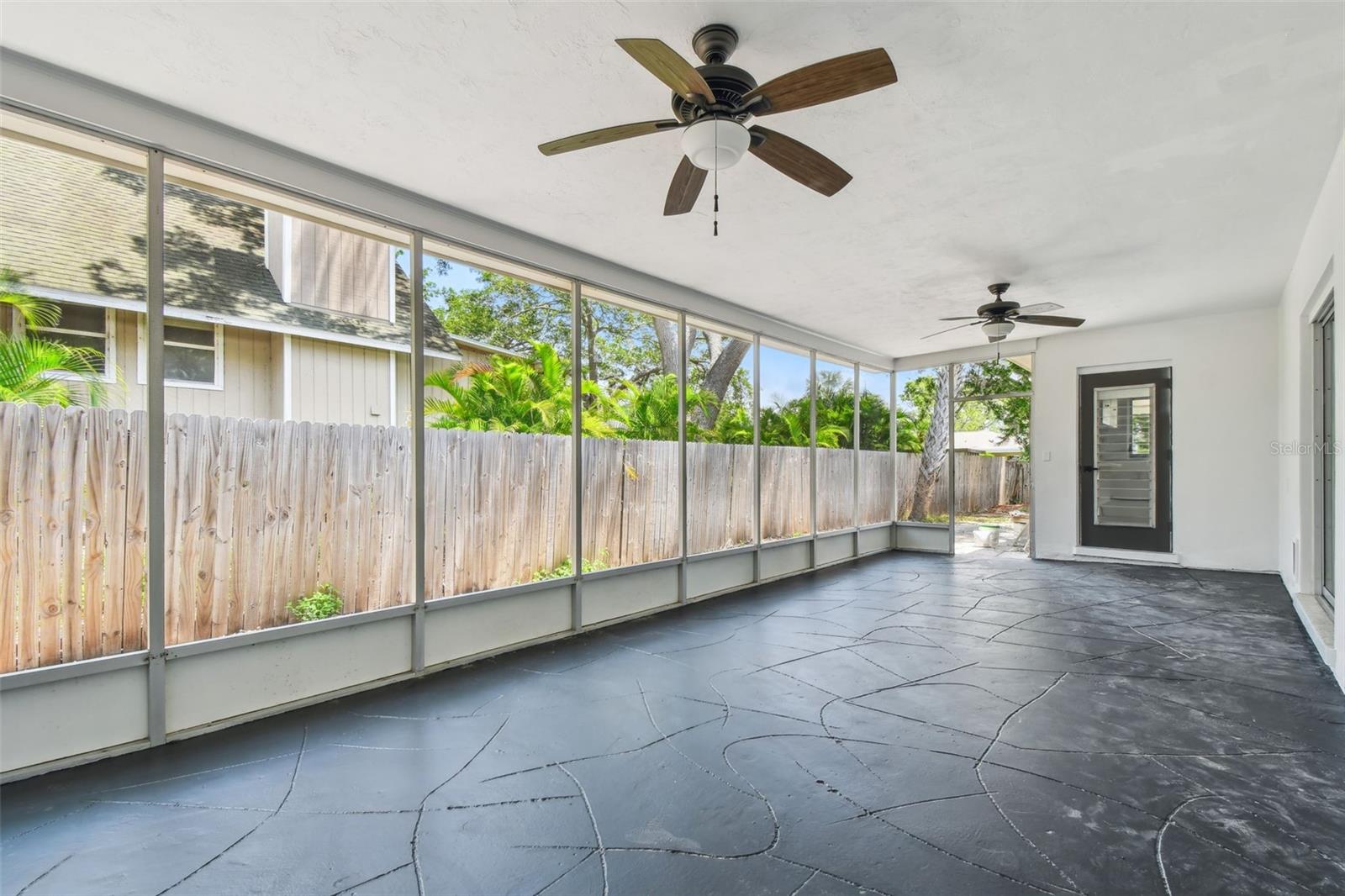 Image 17 of 49 For 695 Sunset Drive