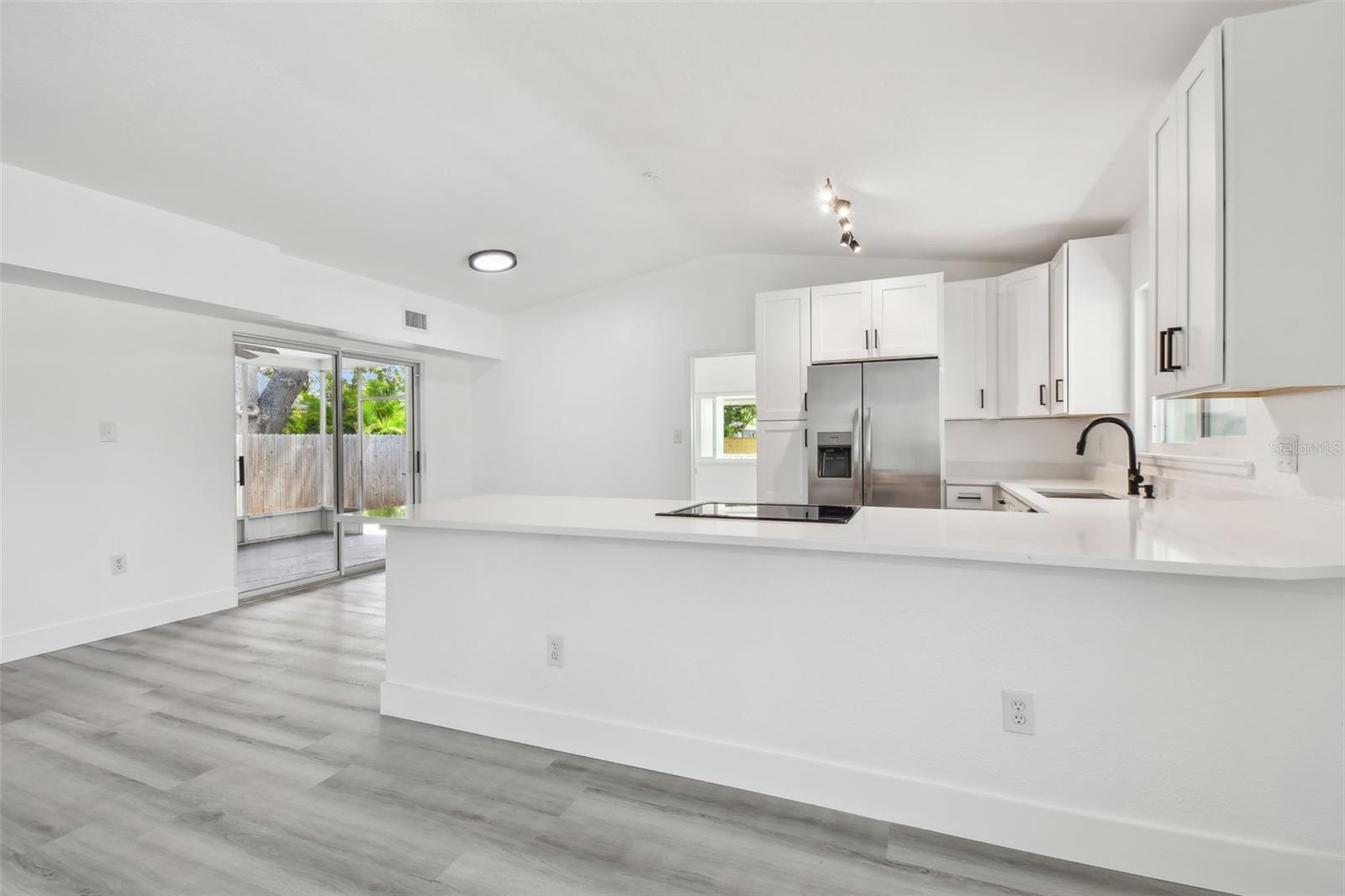 Image 9 of 49 For 695 Sunset Drive