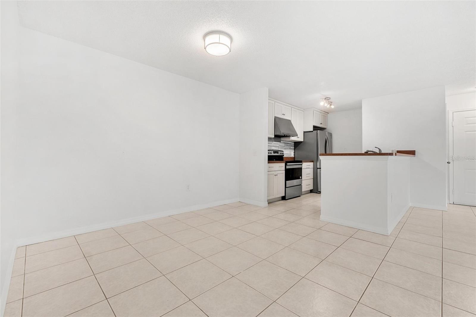Listing photo id 9 for 9481 Highland Oak Drive 212