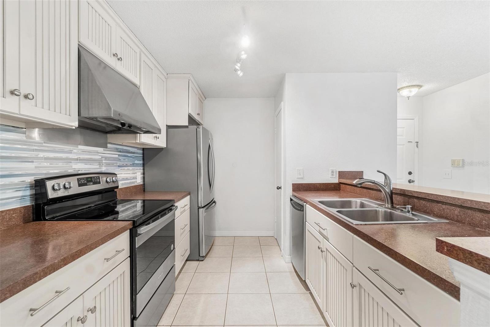 Listing photo id 12 for 9481 Highland Oak Drive 212