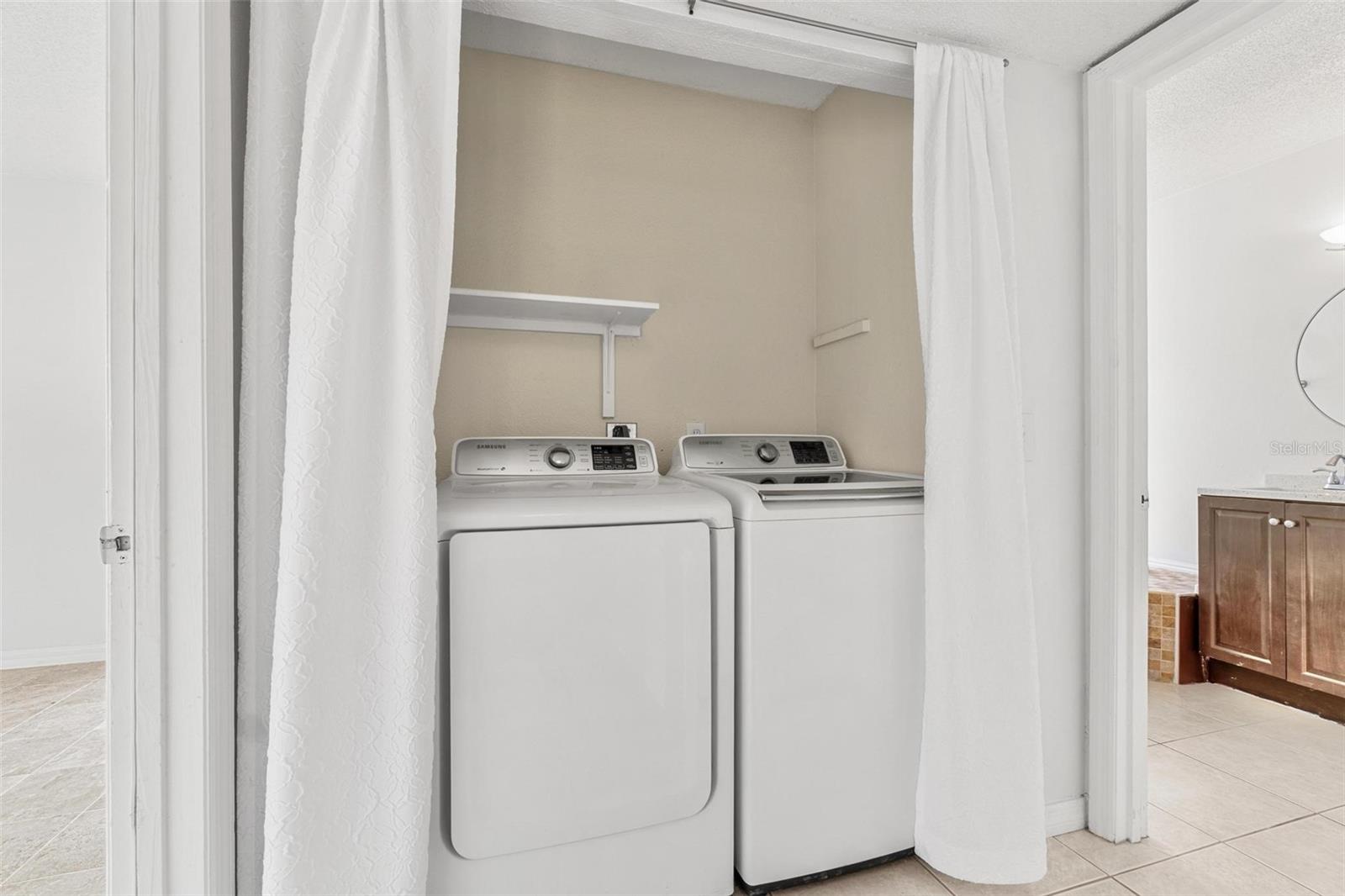 Listing photo id 13 for 9481 Highland Oak Drive 212