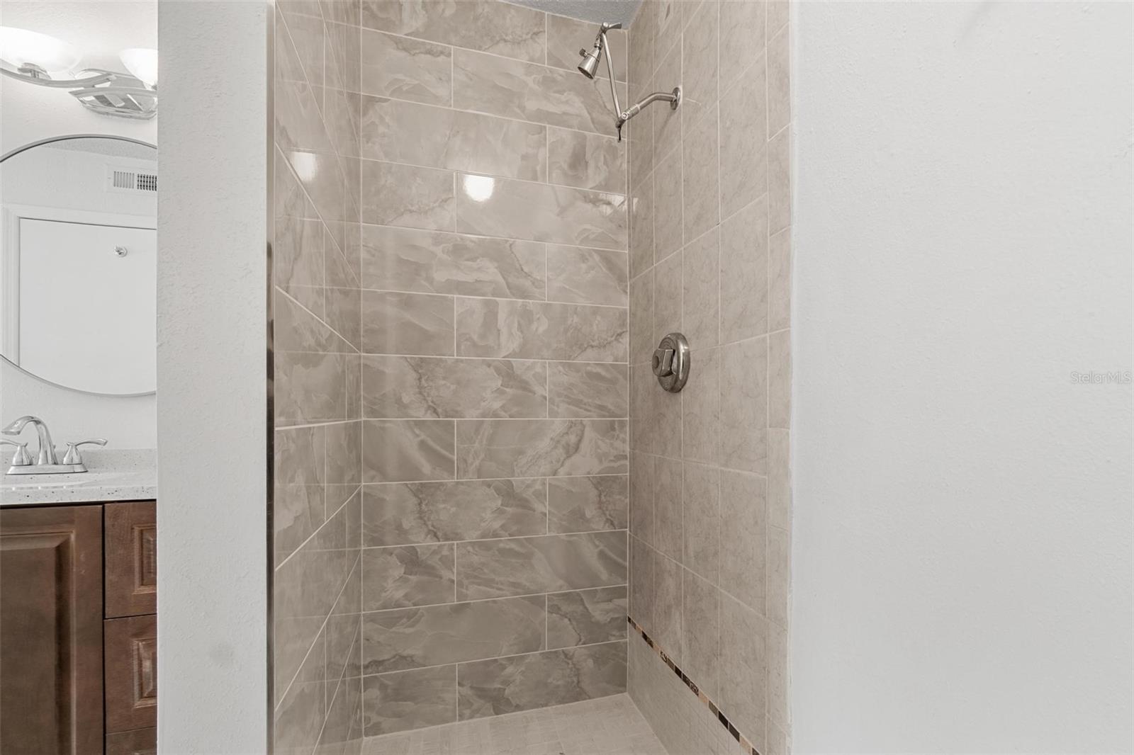 Listing photo id 17 for 9481 Highland Oak Drive 212