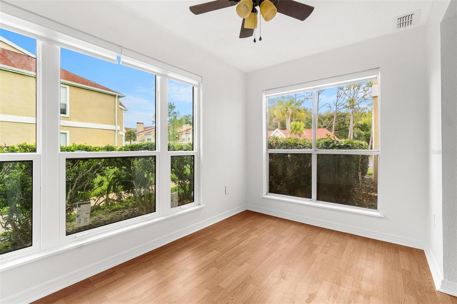 Listing photo id 5 for 9481 Highland Oak Drive 212