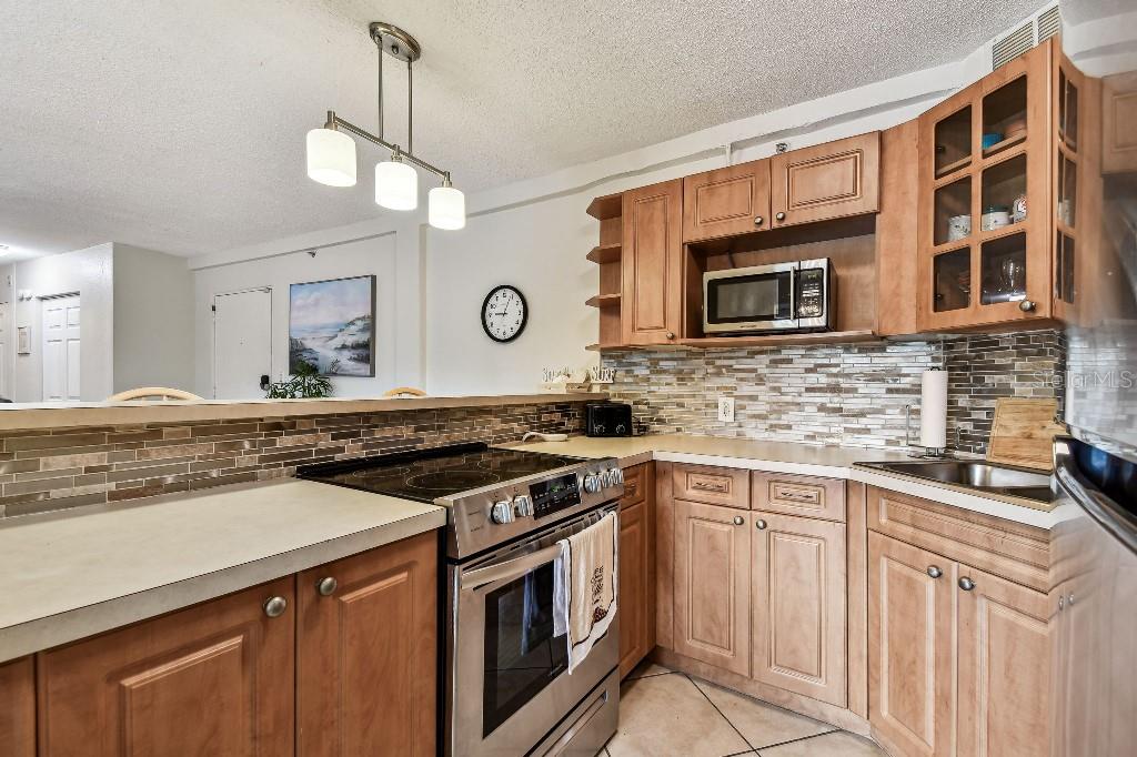 Image 6 of 27 For 3315 58th Avenue S 311