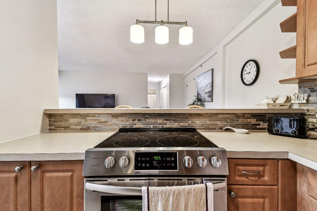 Image 9 of 27 For 3315 58th Avenue S 311