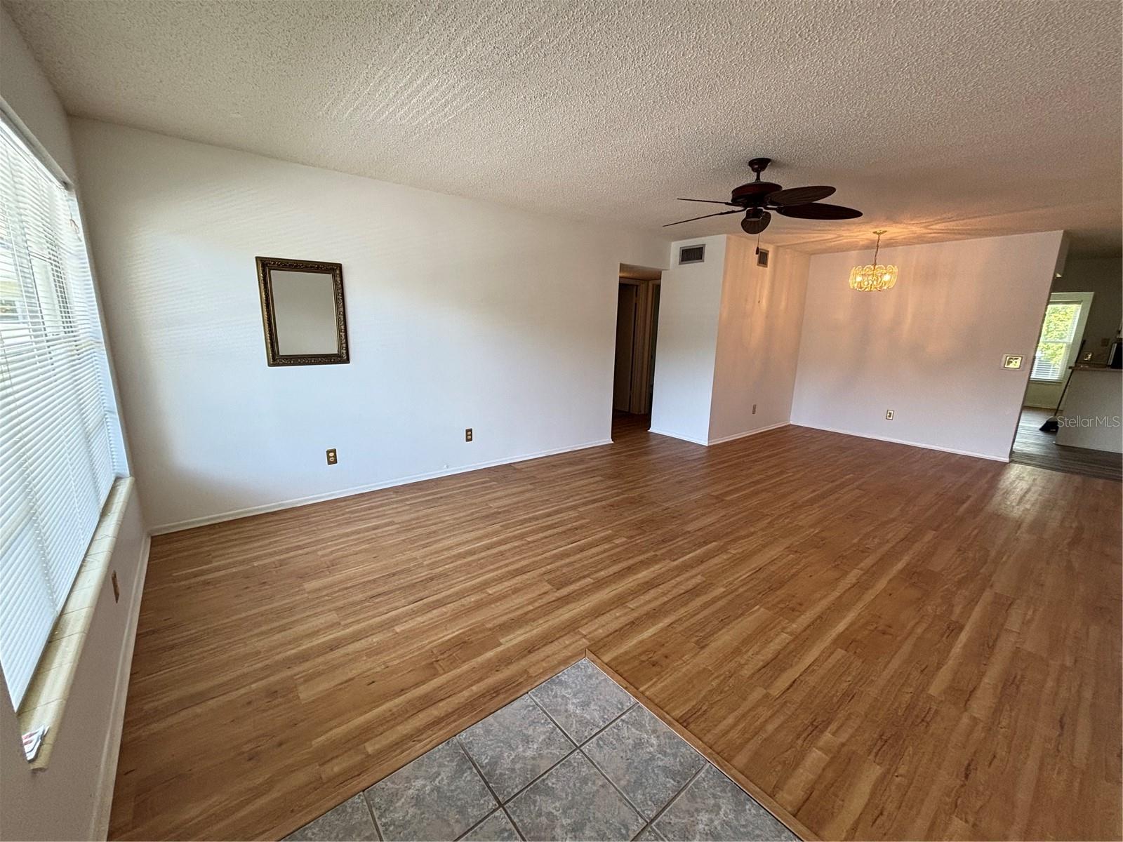 Image 6 of 19 For 2386 Sumatran Way 44