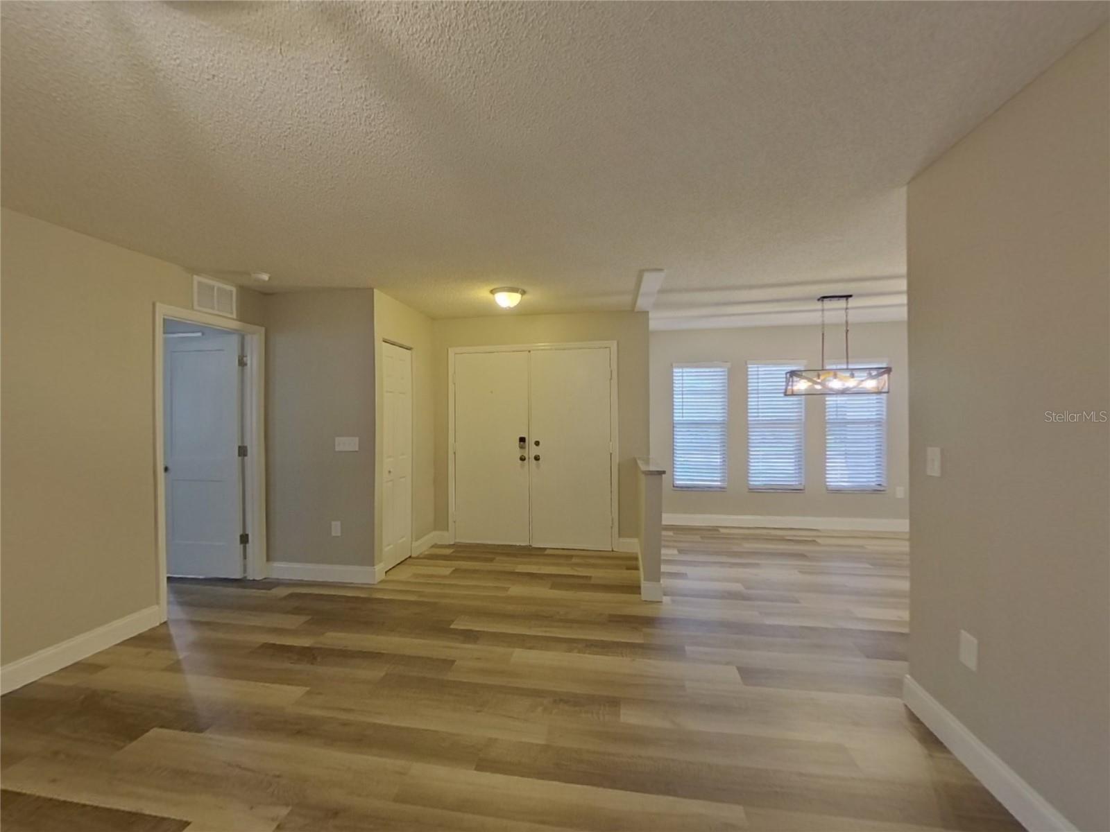 Image 3 of 18 For 1535 Bay Hill Circle