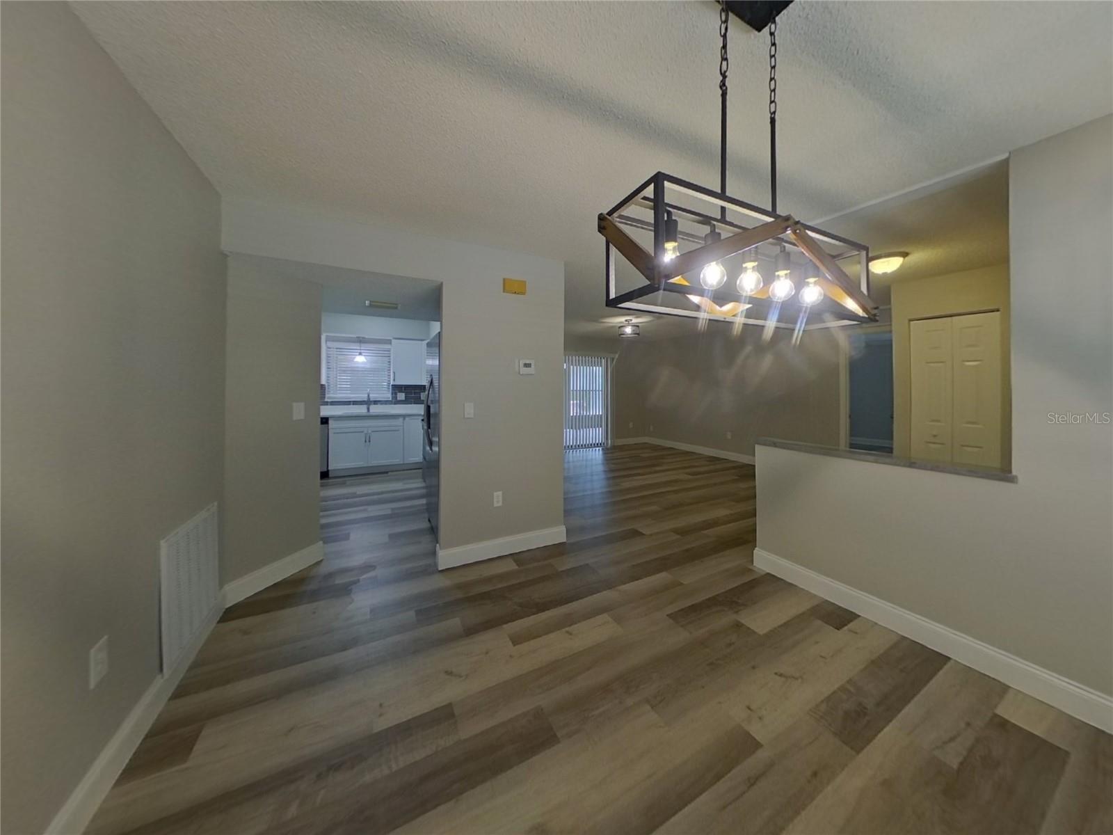 Image 6 of 18 For 1535 Bay Hill Circle