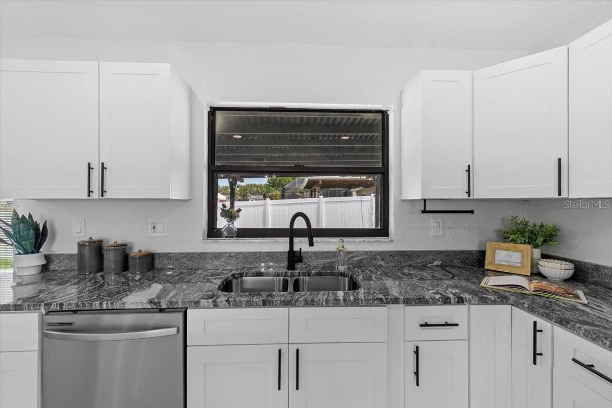 Image 11 of 28 For 6370 Elmhurst Drive