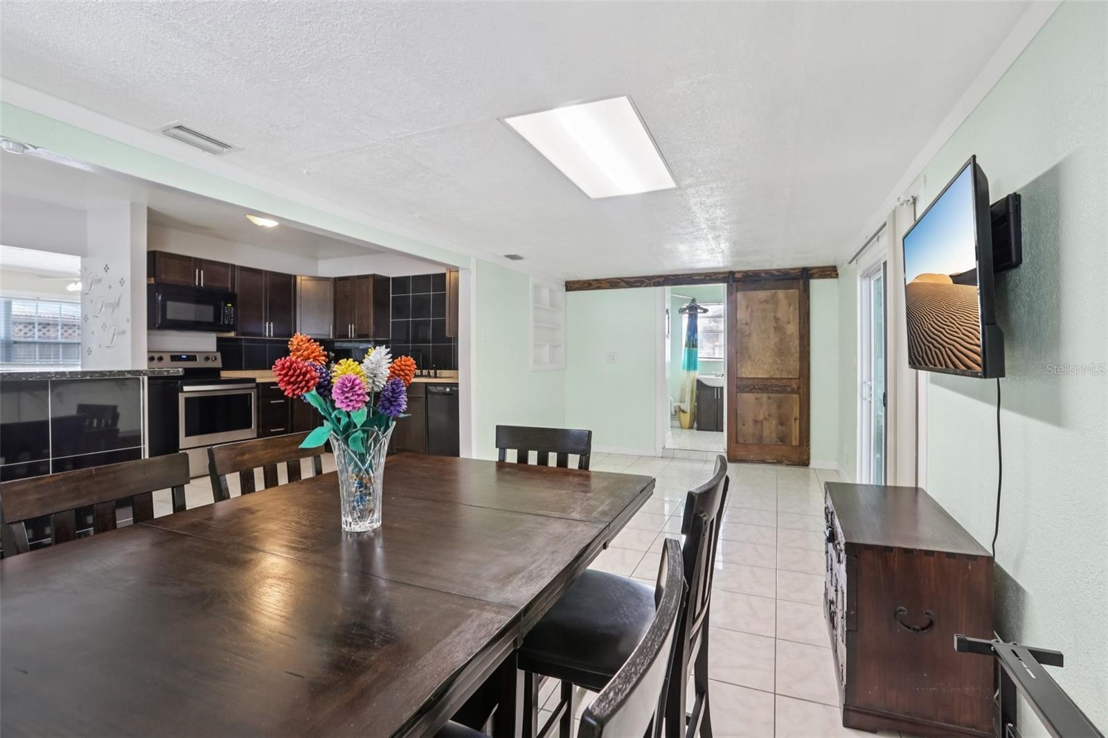 Image 5 of 28 For 109 Emerald Lane