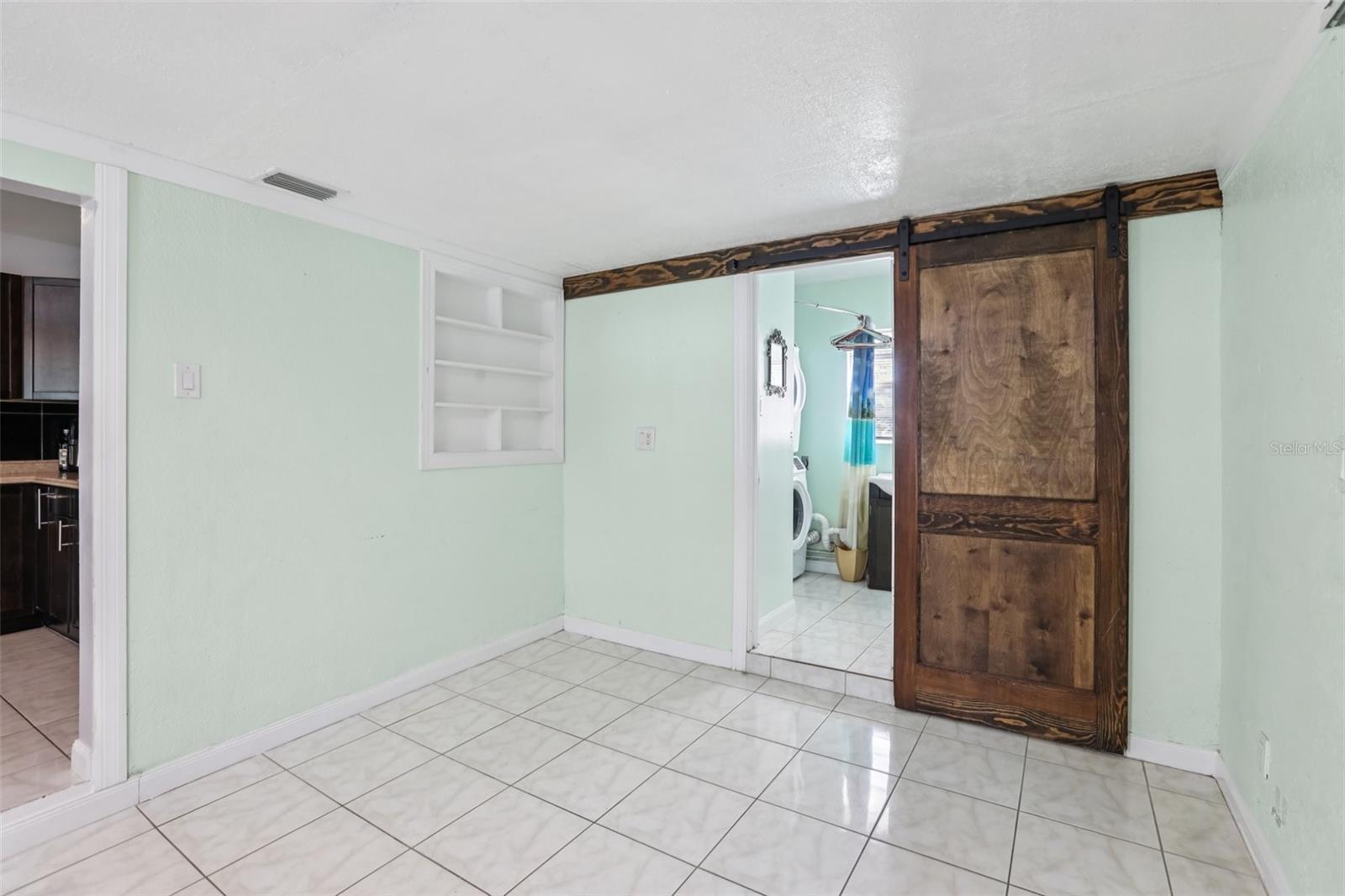 Image 6 of 28 For 109 Emerald Lane