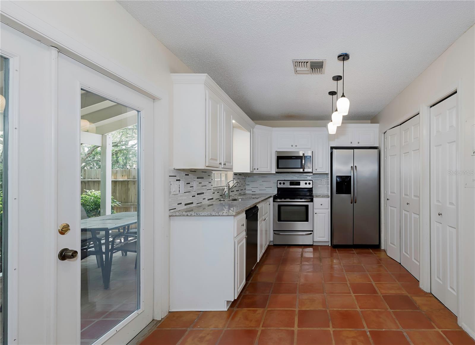 Image 10 of 43 For 945 Hamilton Court