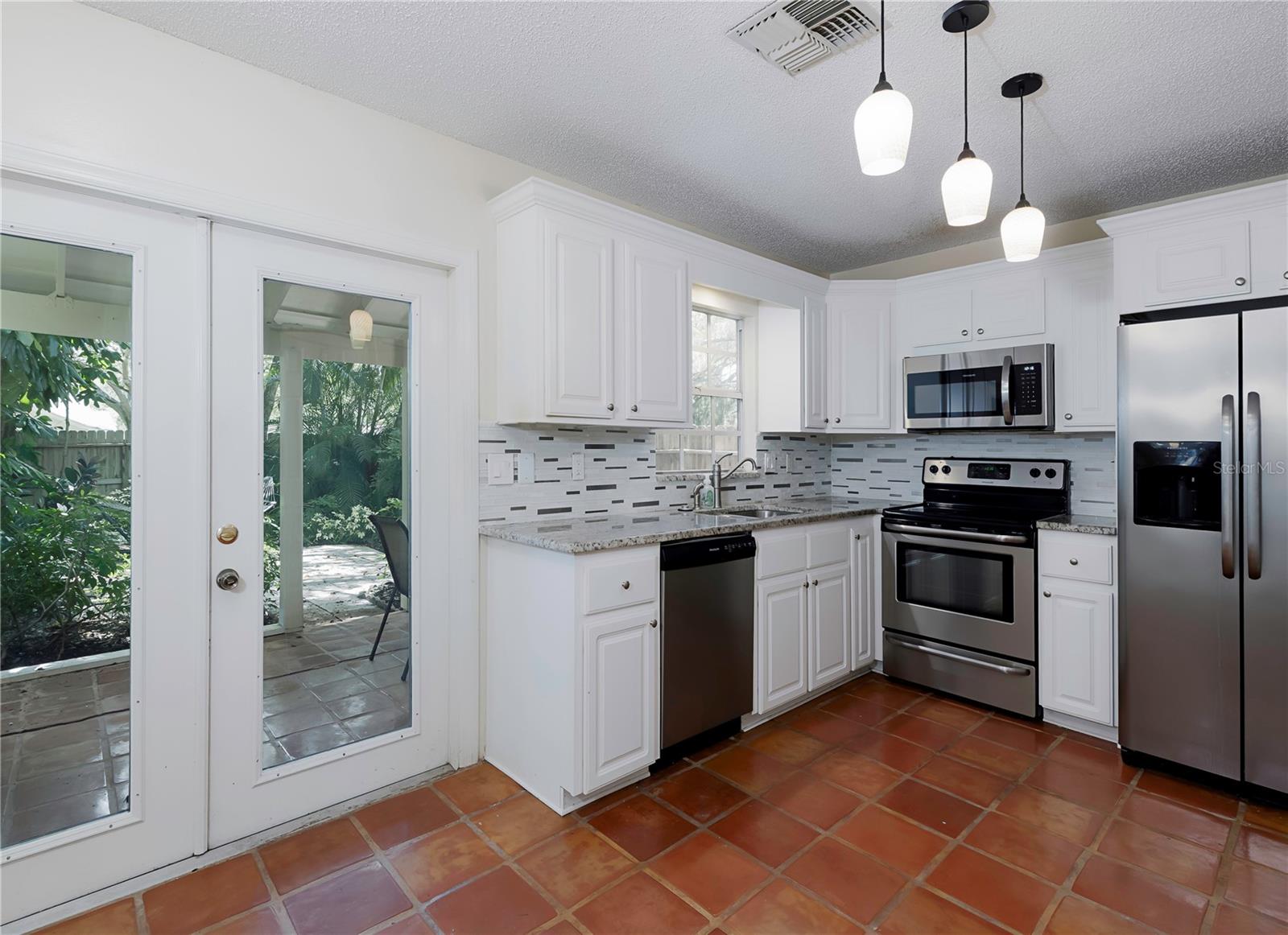 Image 11 of 43 For 945 Hamilton Court