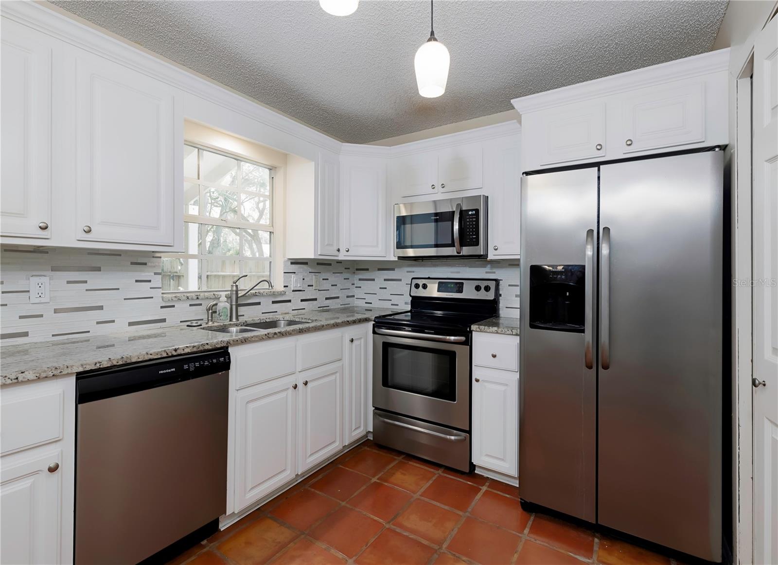 Image 12 of 43 For 945 Hamilton Court