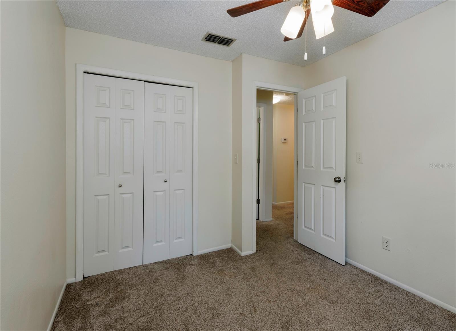 Image 15 of 43 For 945 Hamilton Court