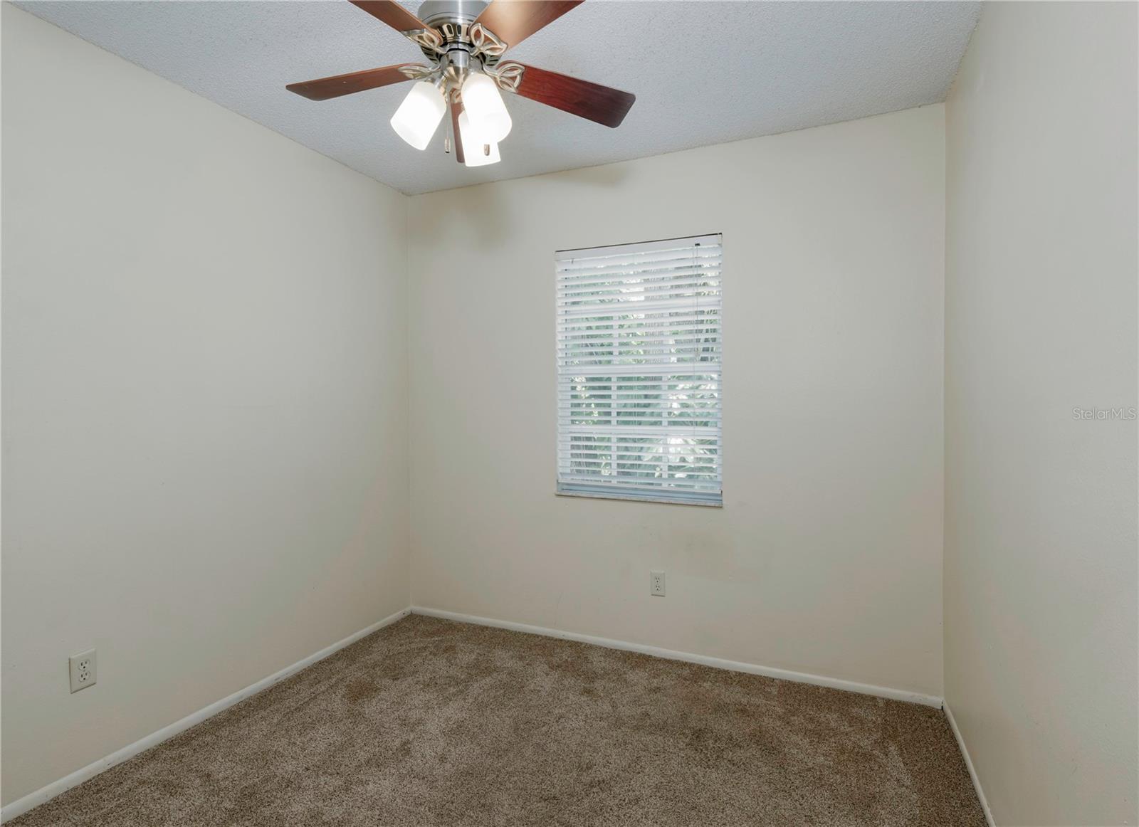 Image 17 of 43 For 945 Hamilton Court