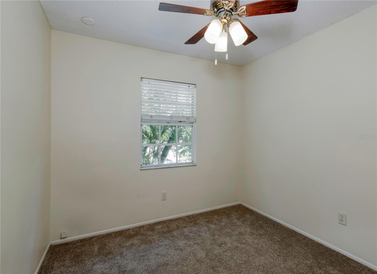 Image 18 of 43 For 945 Hamilton Court