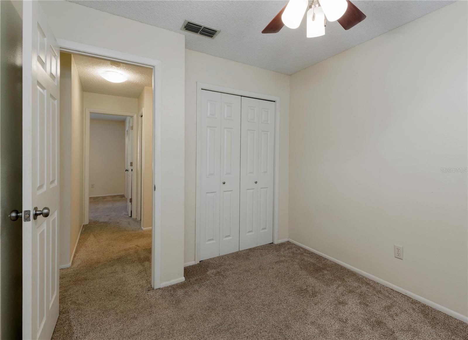 Image 19 of 43 For 945 Hamilton Court