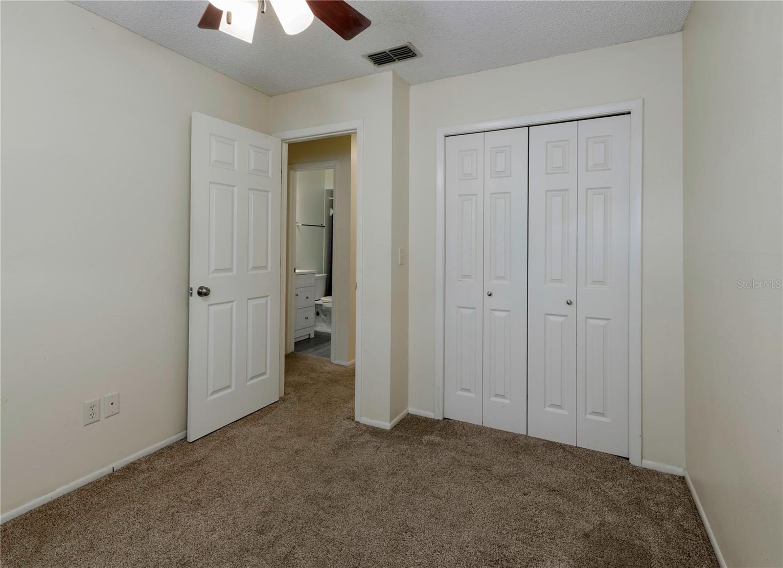 Image 20 of 43 For 945 Hamilton Court
