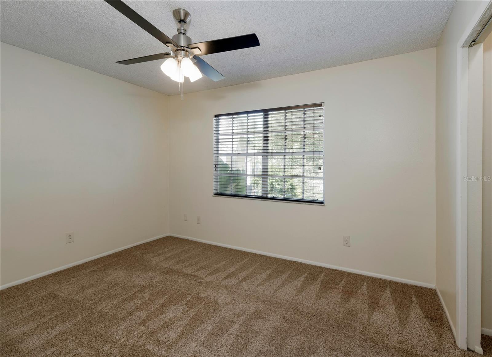 Image 23 of 43 For 945 Hamilton Court