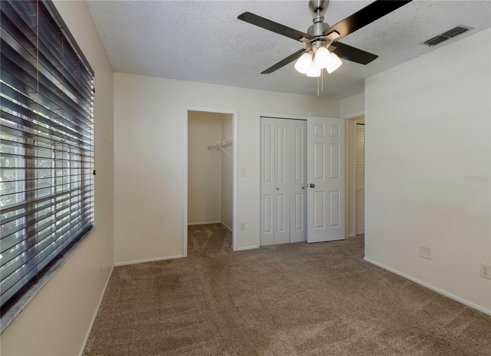 Image 24 of 43 For 945 Hamilton Court