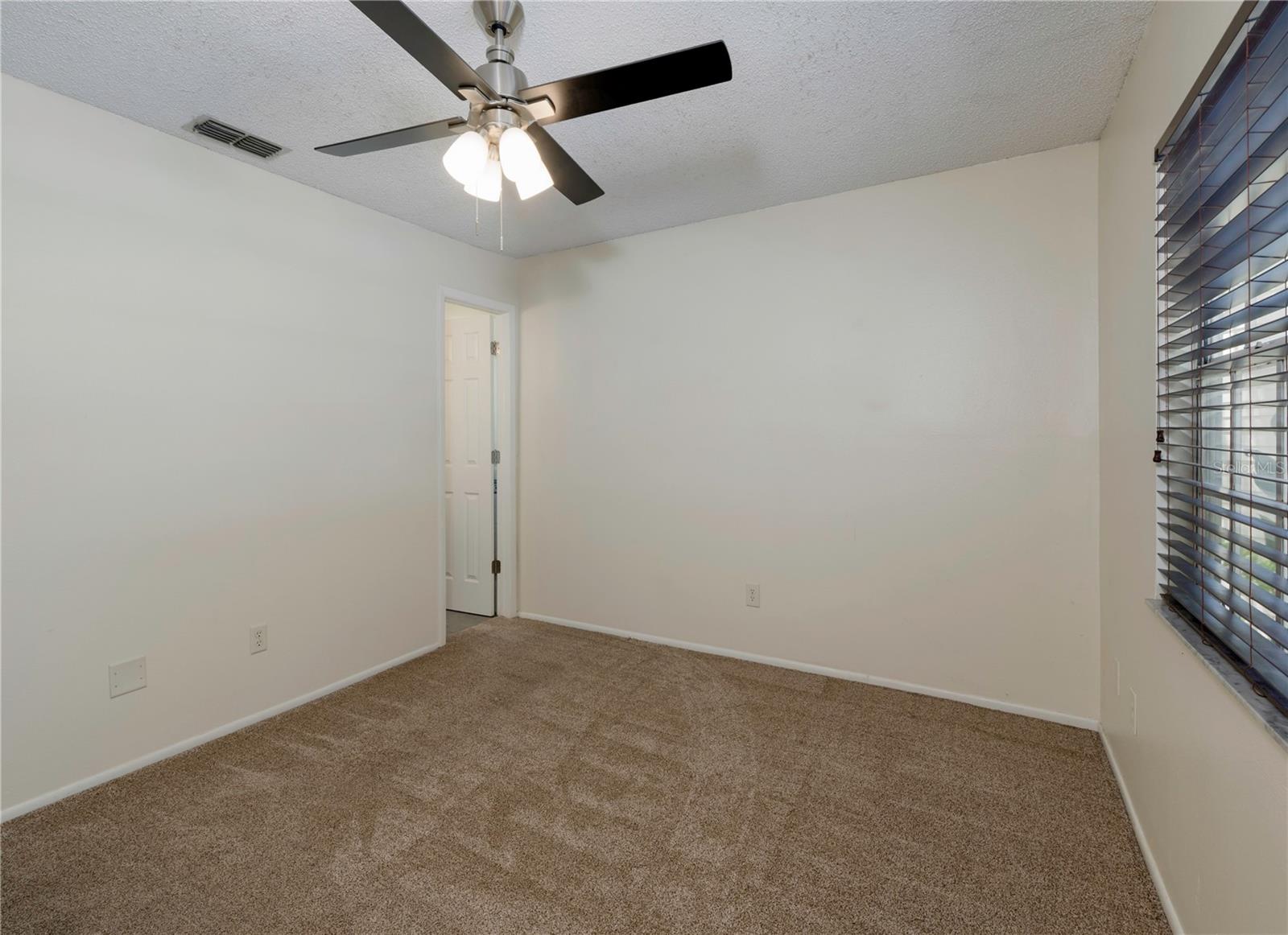 Image 25 of 43 For 945 Hamilton Court