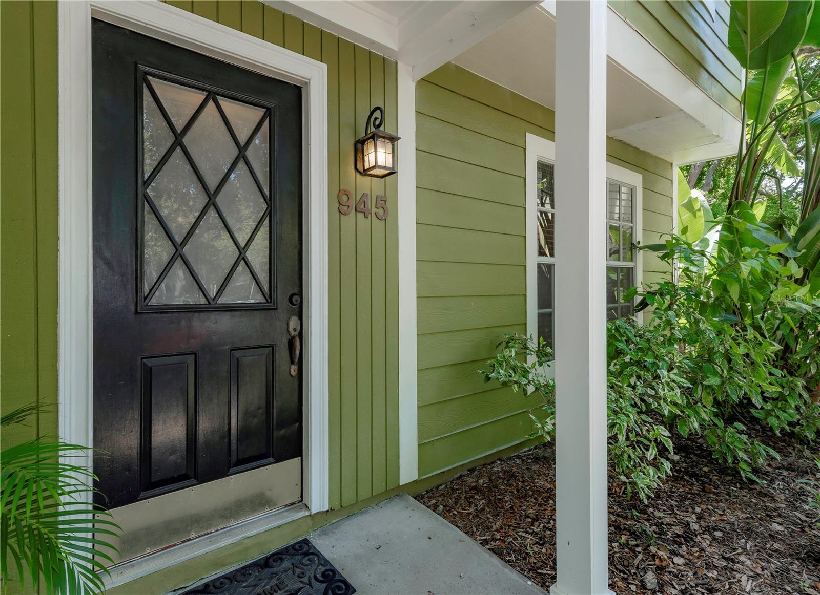 Image 3 of 43 For 945 Hamilton Court
