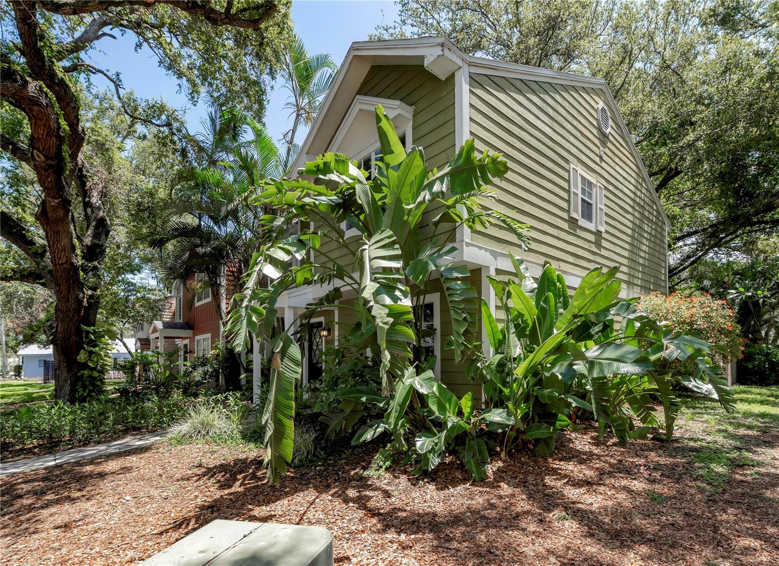 Image 33 of 43 For 945 Hamilton Court