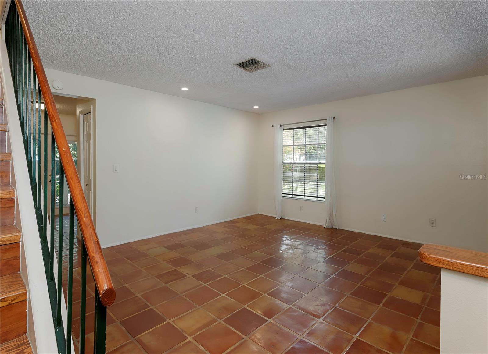 Image 4 of 43 For 945 Hamilton Court