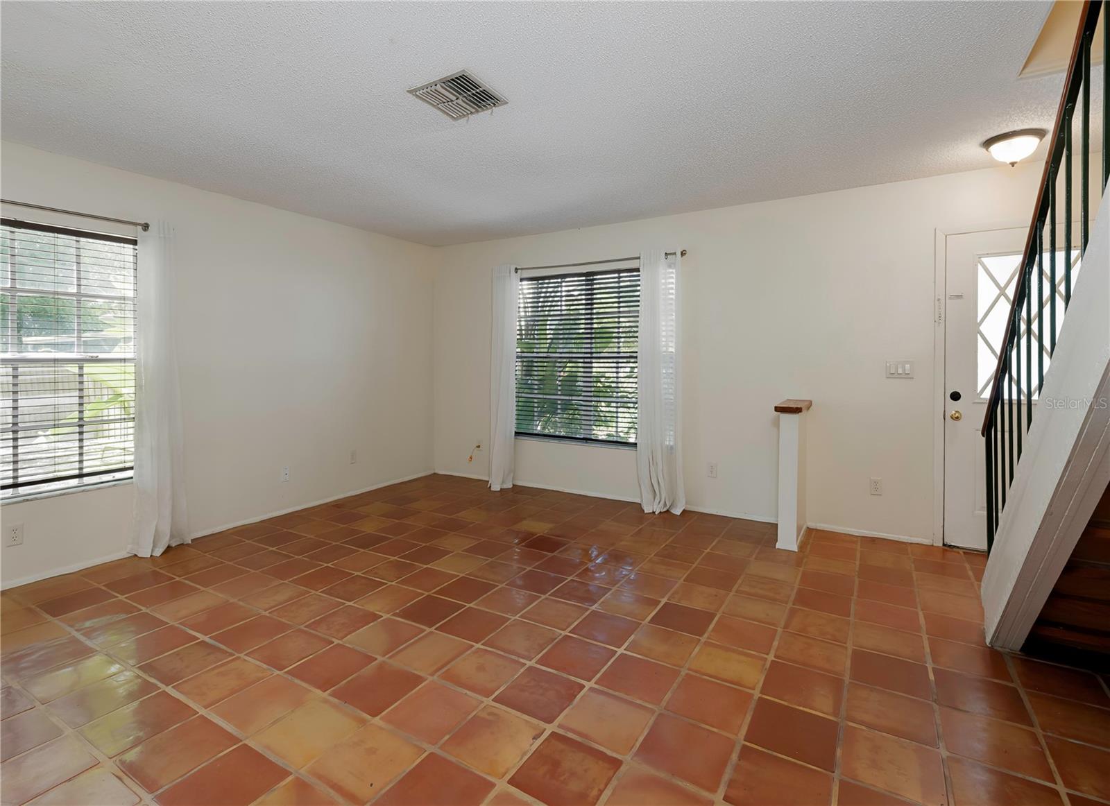 Image 7 of 43 For 945 Hamilton Court