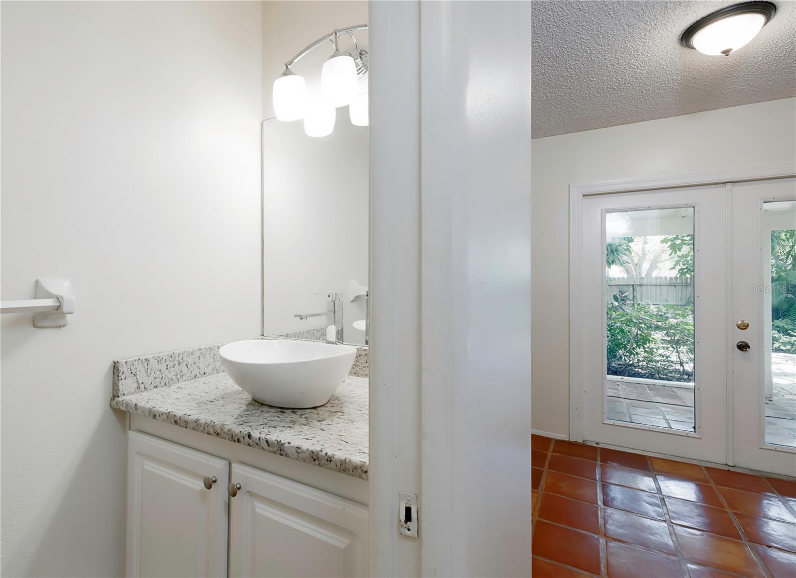 Image 8 of 43 For 945 Hamilton Court