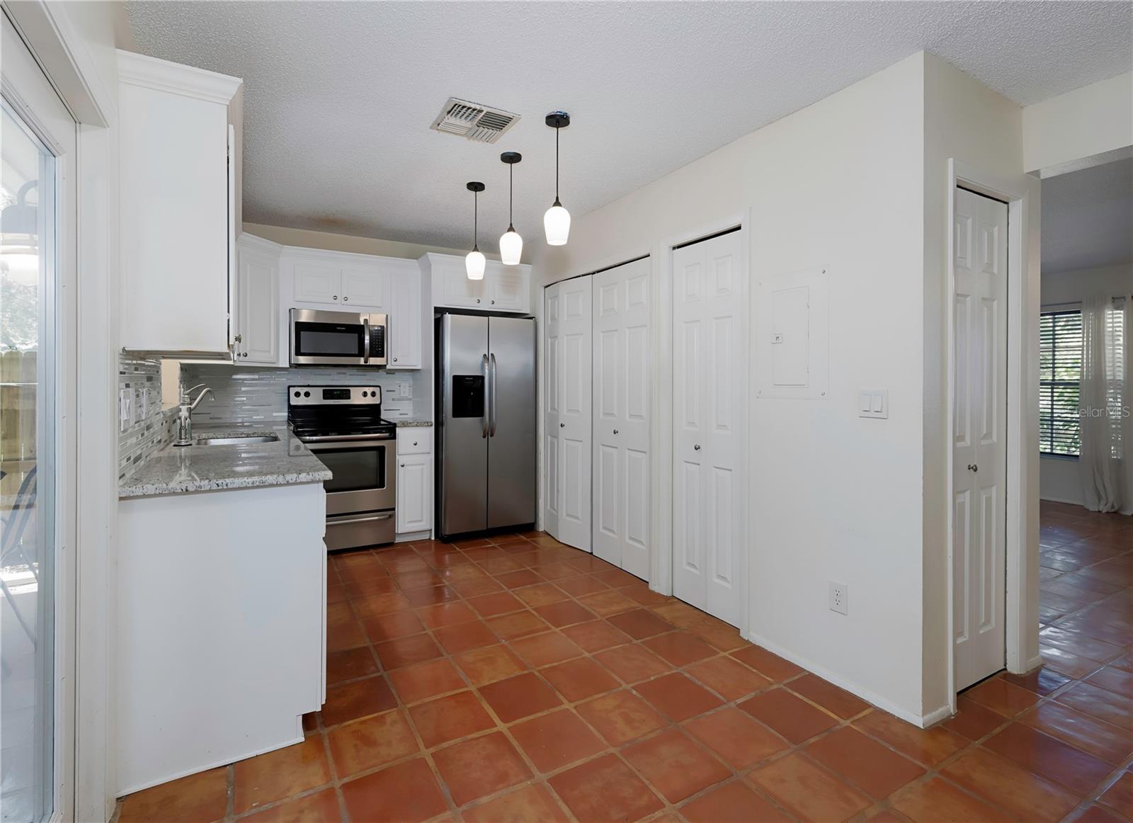 Image 9 of 43 For 945 Hamilton Court