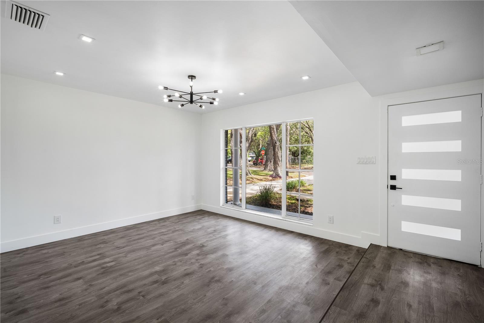 Image 5 of 23 For 1903 Diana Street