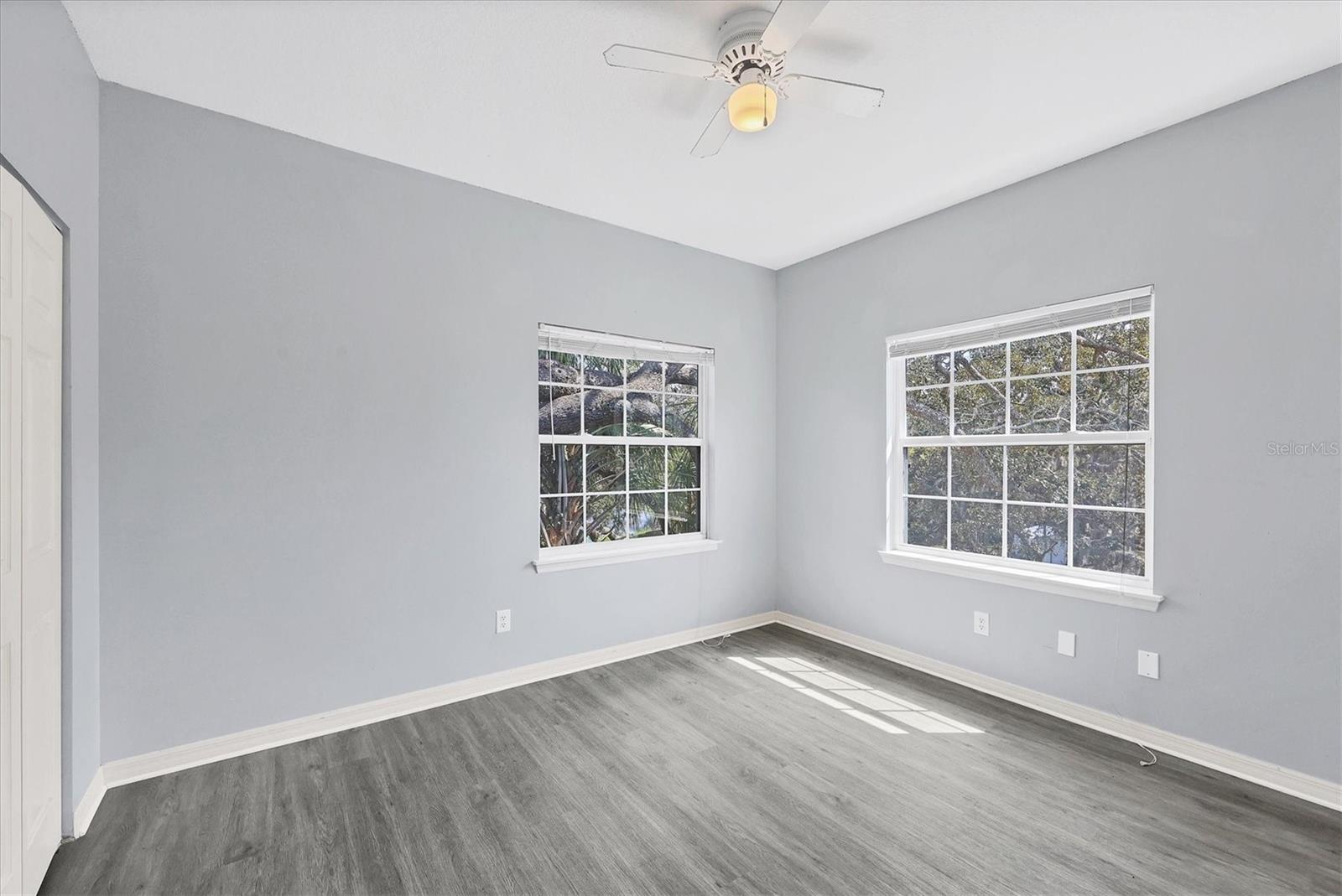 Image 22 of 48 For 12227 Noreast Lake Drive