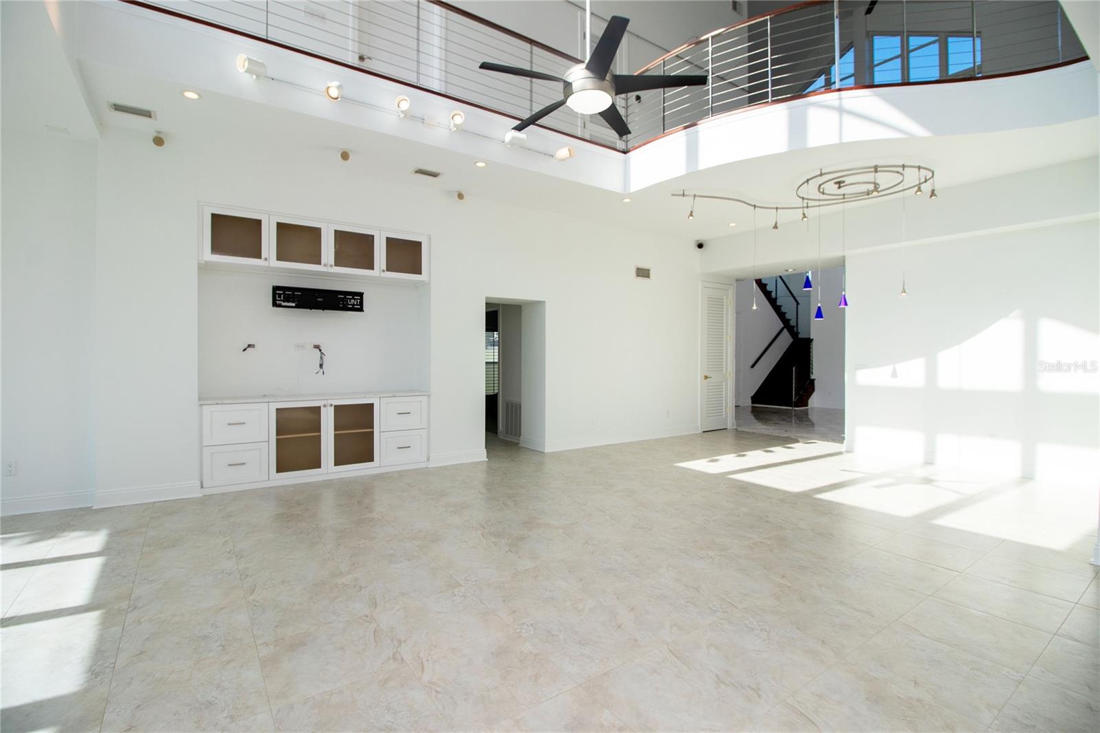 Image 15 of 100 For 17011 Dolphin Drive