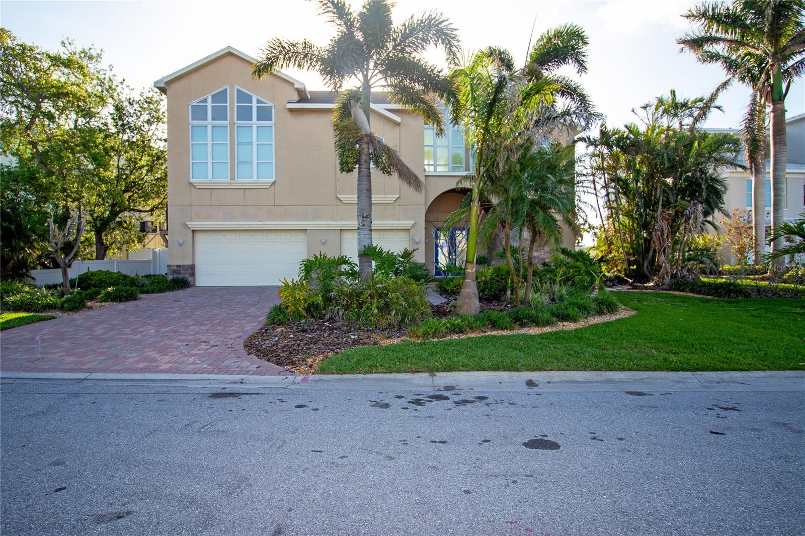 Image 5 of 100 For 17011 Dolphin Drive