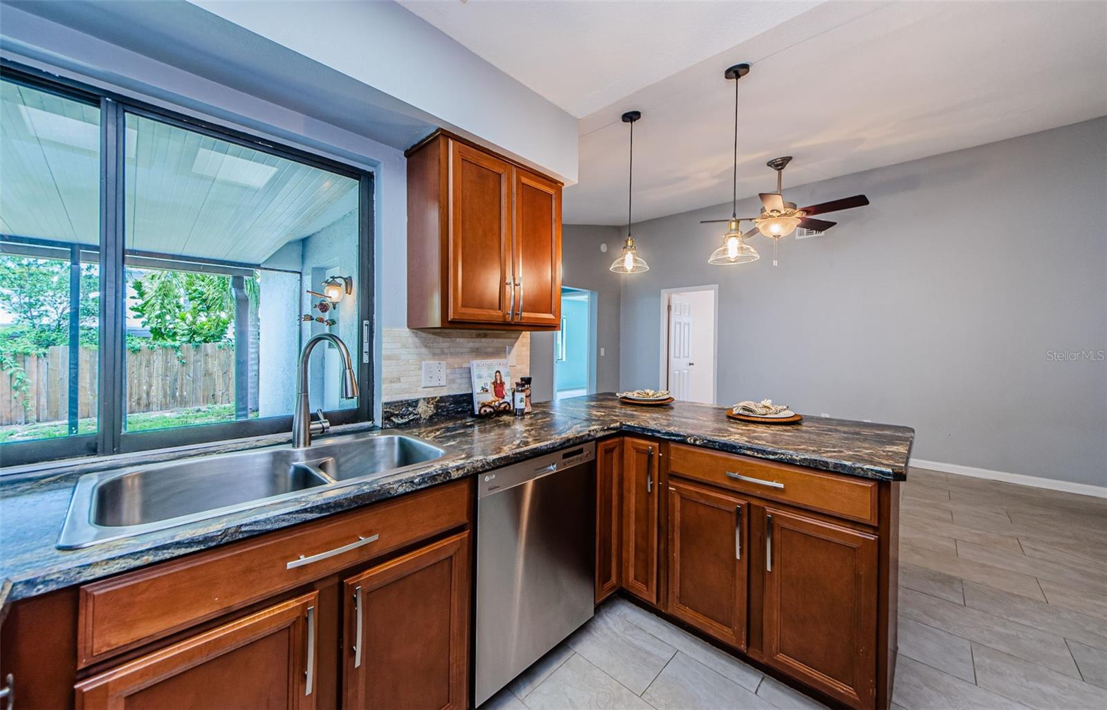 Image 14 of 45 For 2609 Sunnyside Circle
