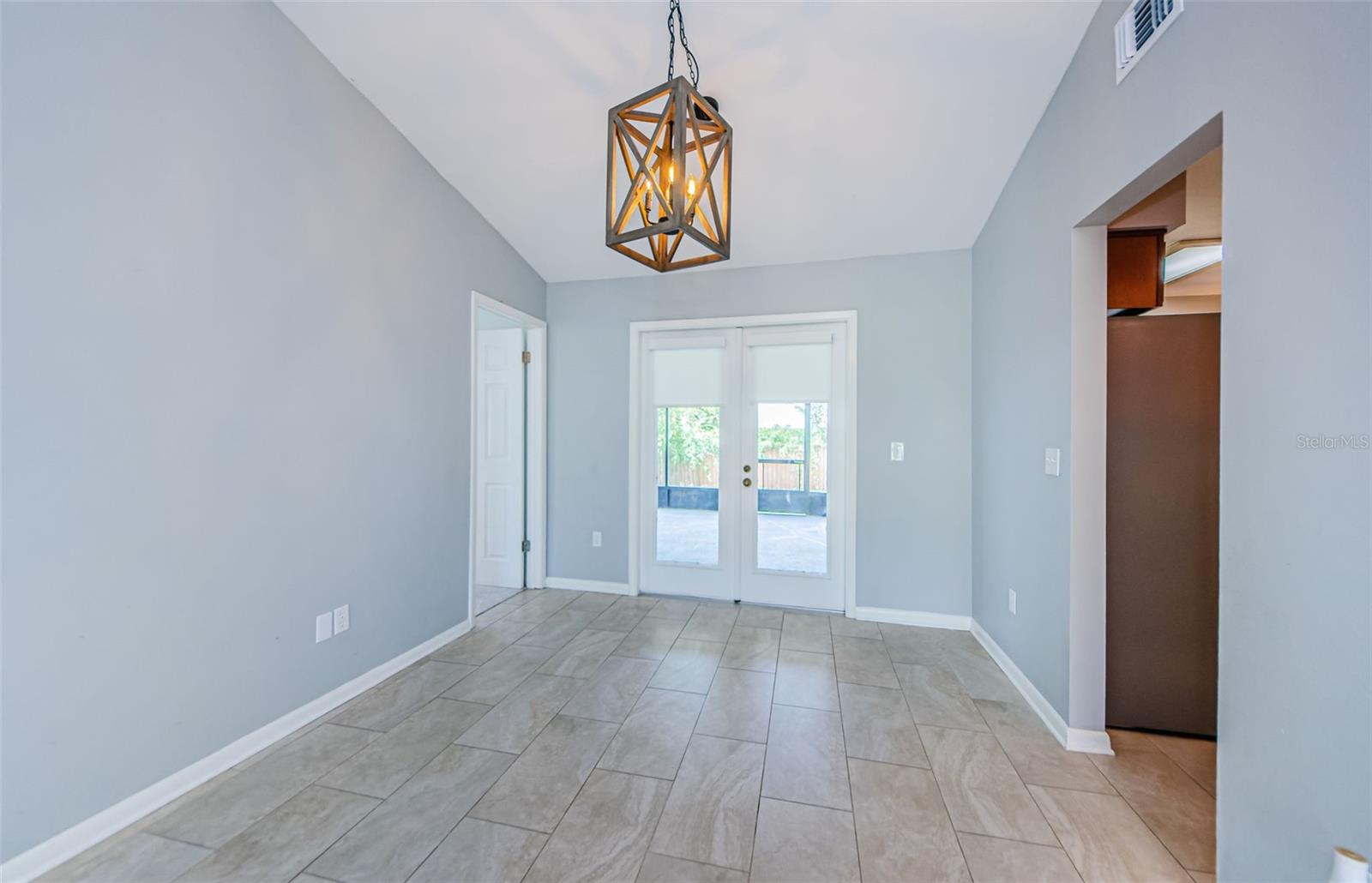 Image 9 of 45 For 2609 Sunnyside Circle