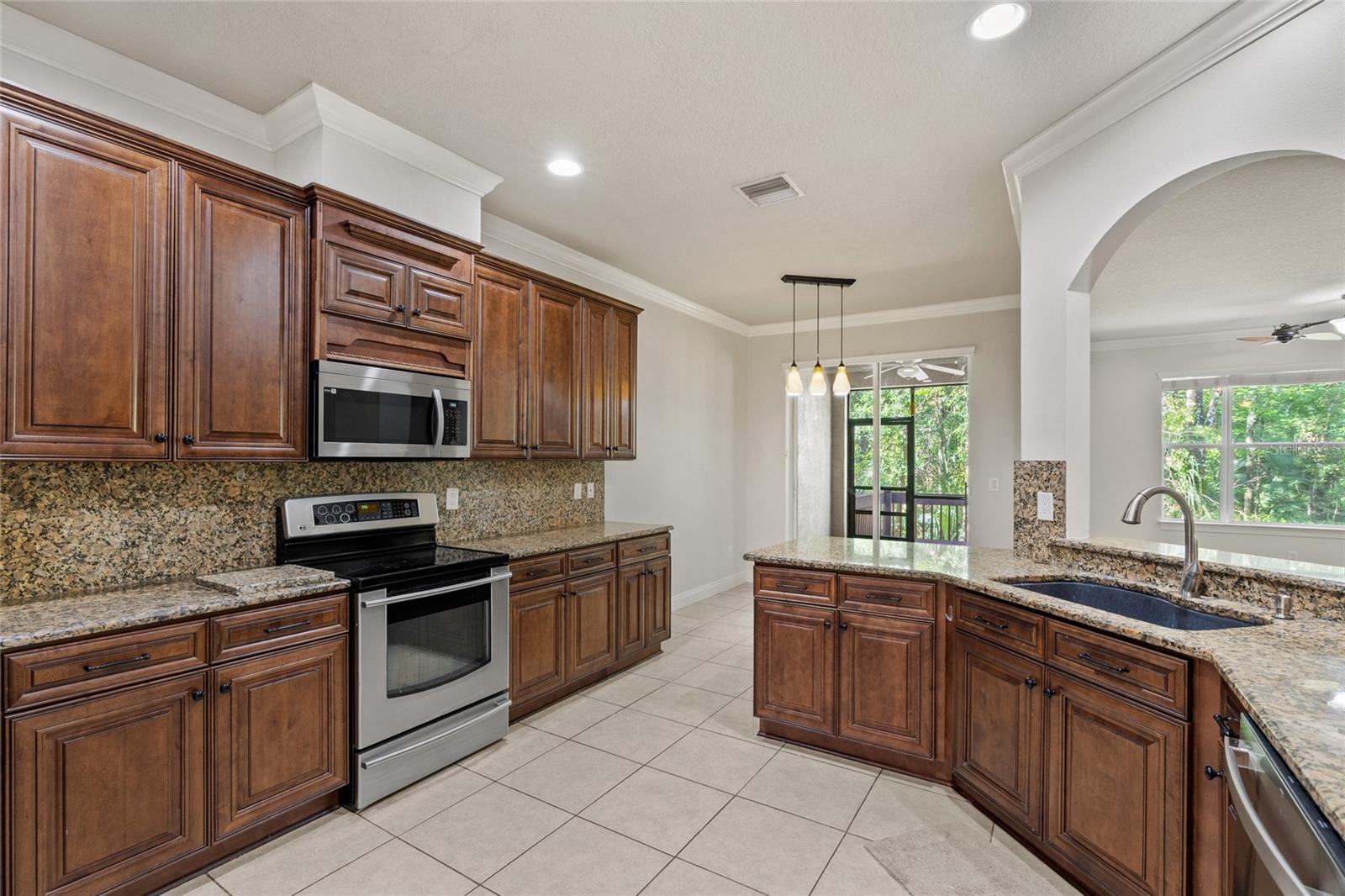 Listing photo id 11 for 4920 Anniston Circle