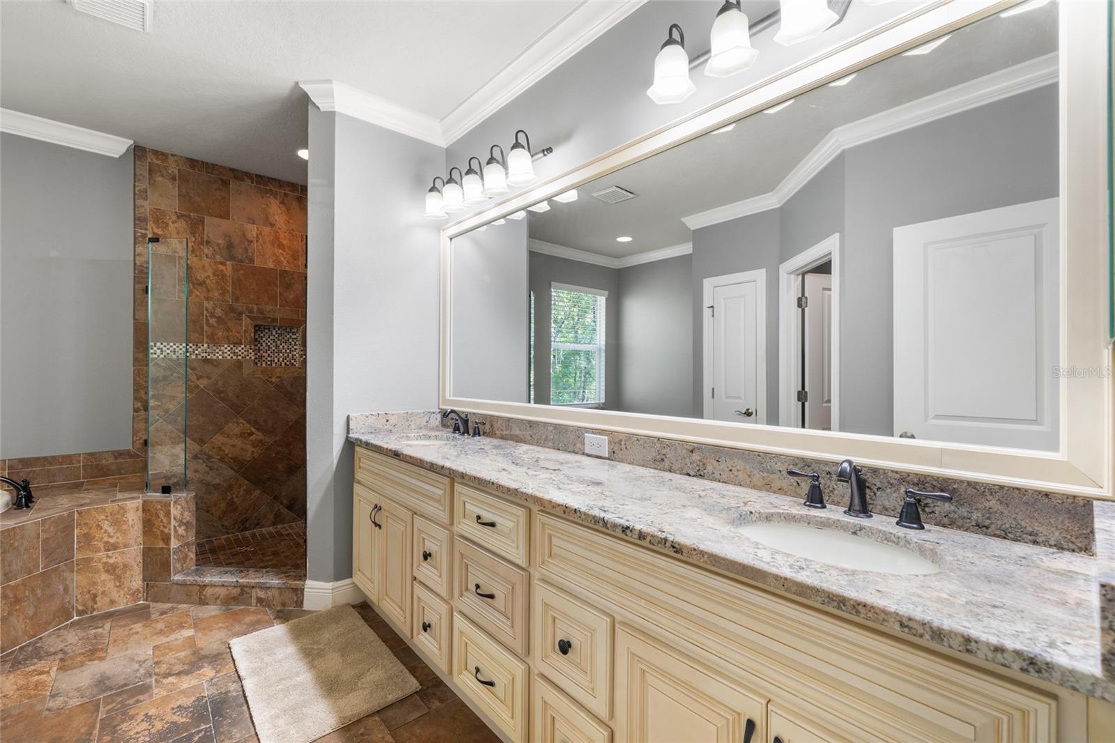 Listing photo id 21 for 4920 Anniston Circle