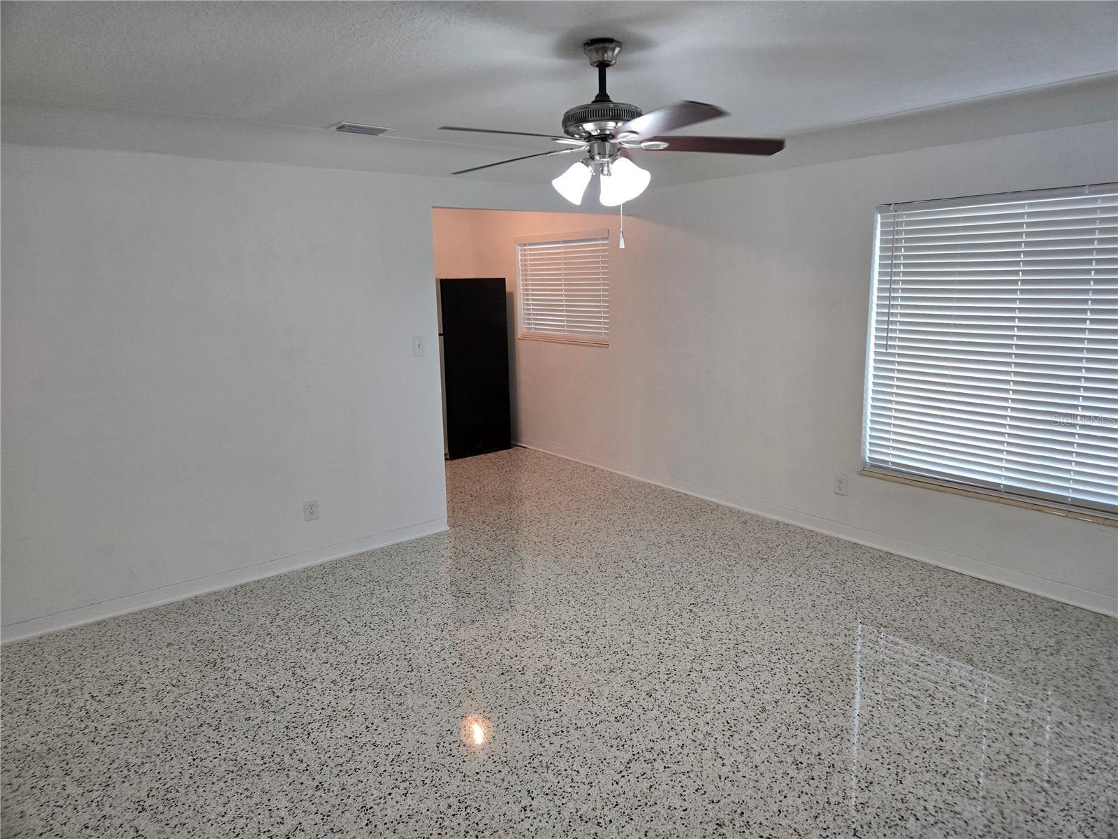 Image 4 of 9 For 5601 Tangerine Avenue S