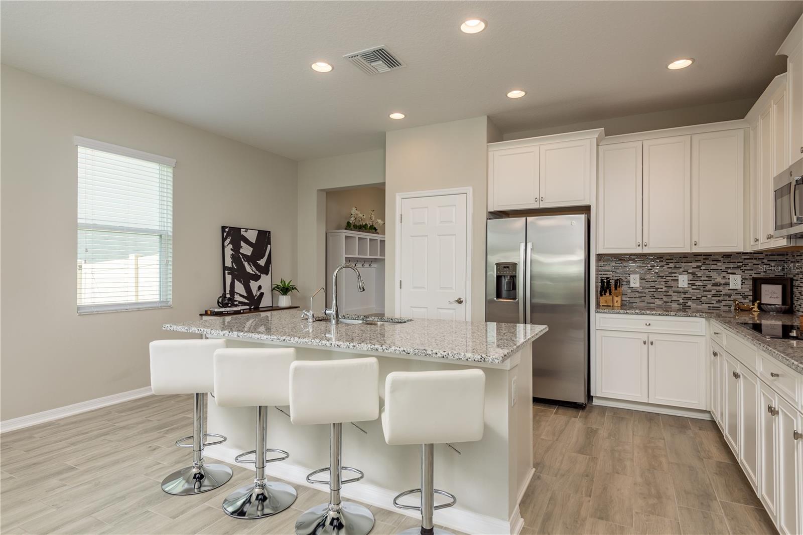 Listing photo id 8 for 12451 Nouveau Avenue