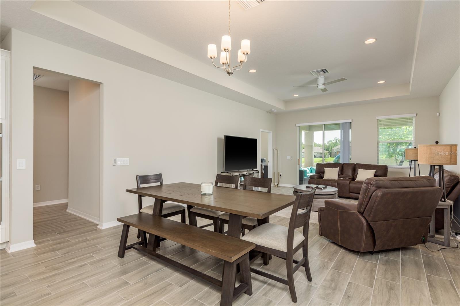 Listing photo id 10 for 12451 Nouveau Avenue
