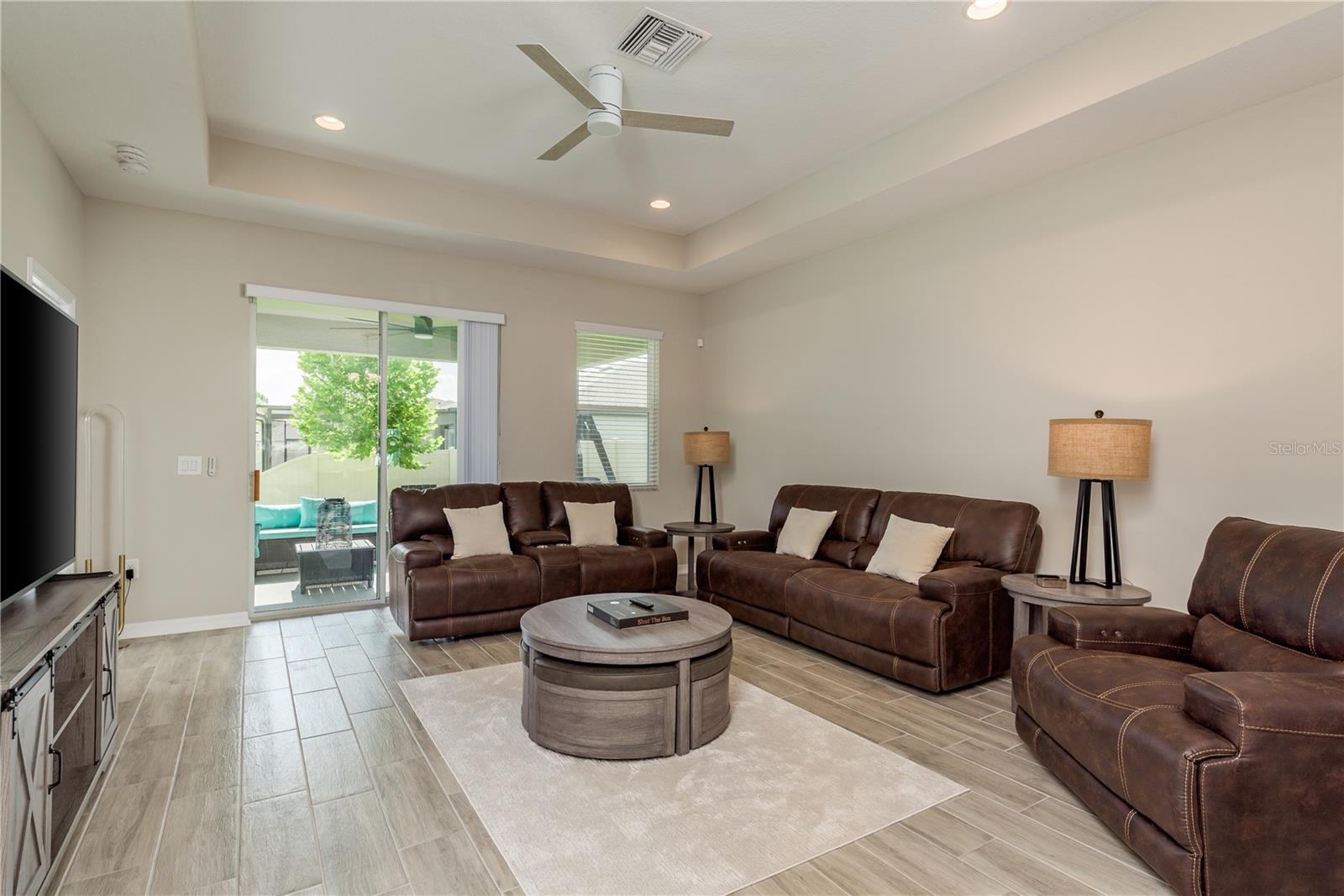 Listing photo id 11 for 12451 Nouveau Avenue