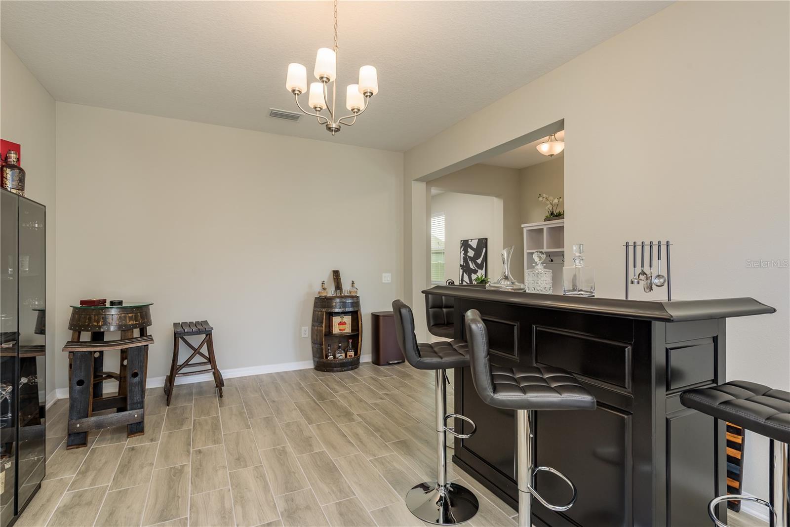 Listing photo id 15 for 12451 Nouveau Avenue