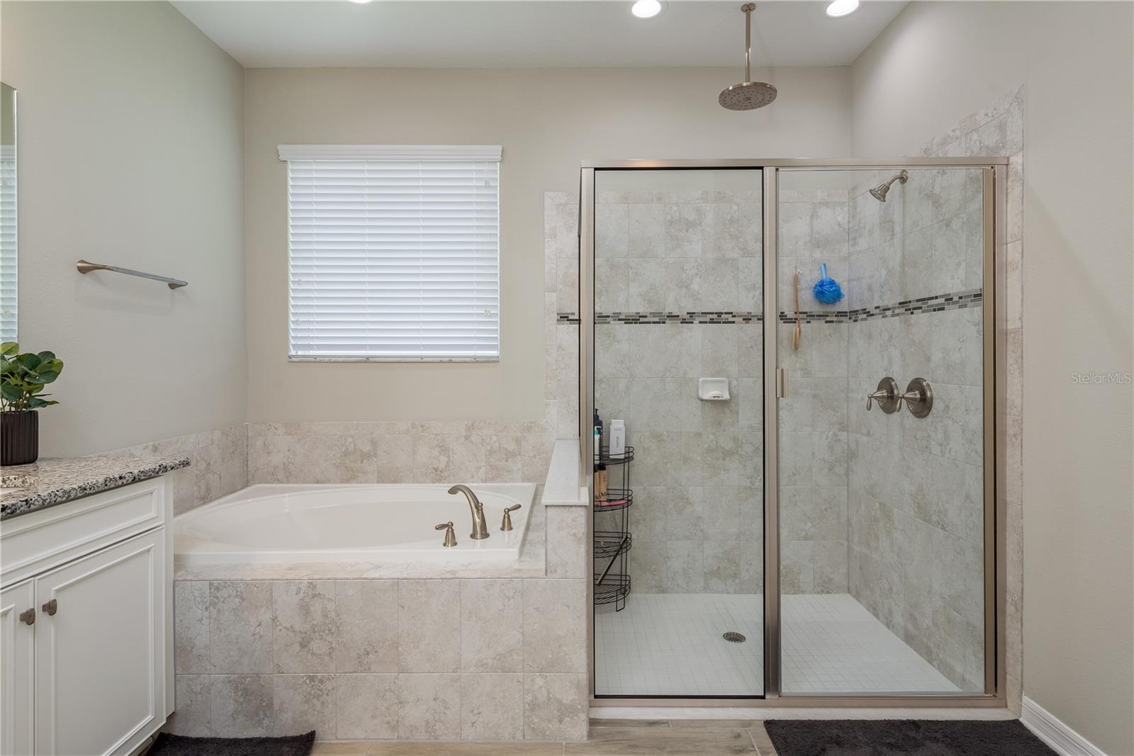 Listing photo id 20 for 12451 Nouveau Avenue