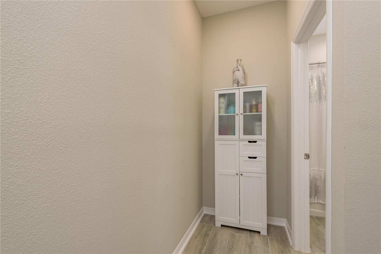Listing photo id 24 for 12451 Nouveau Avenue