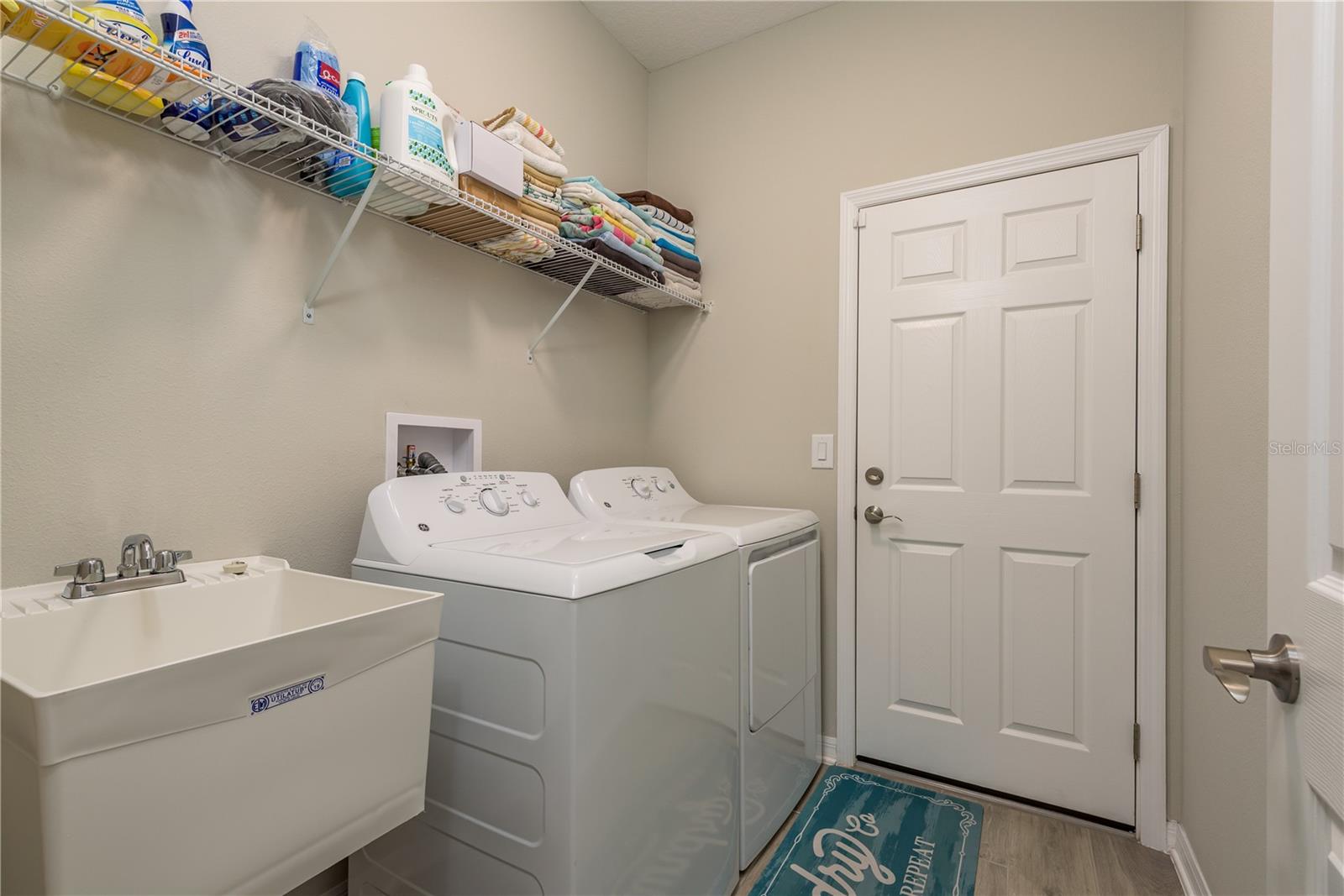 Listing photo id 27 for 12451 Nouveau Avenue