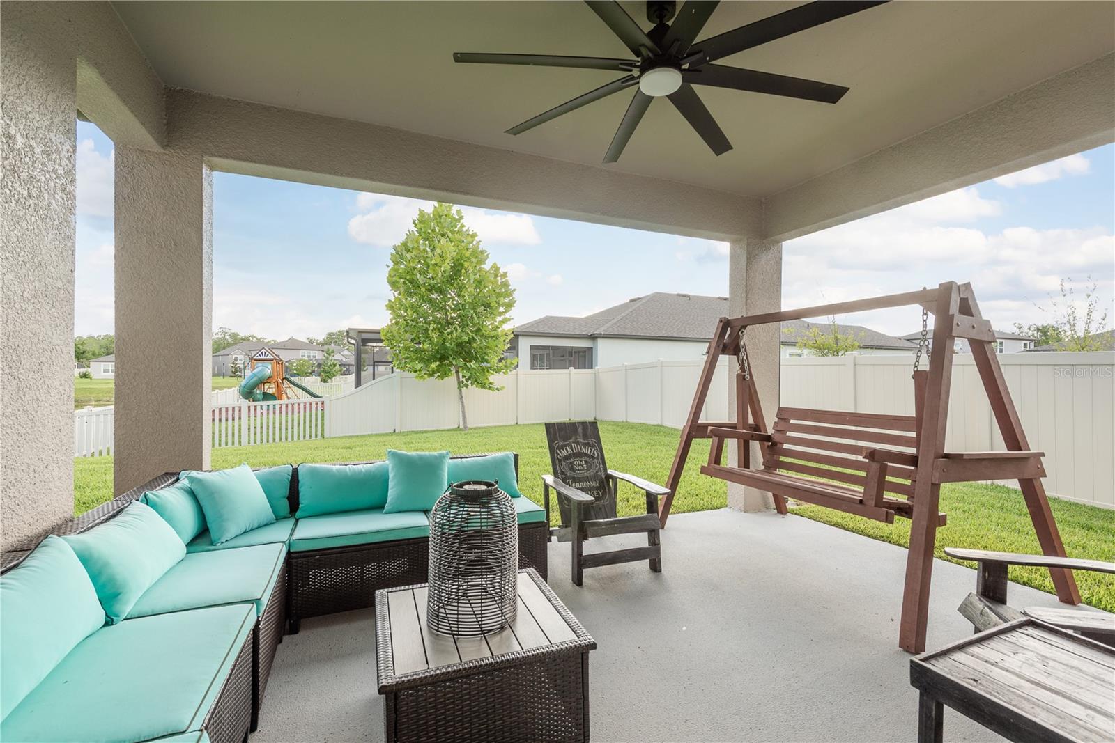 Listing photo id 28 for 12451 Nouveau Avenue